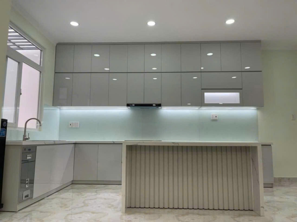 Tủ bếp - Acrylic chữ I tiết kiệm diện tích QuietLux 2026
